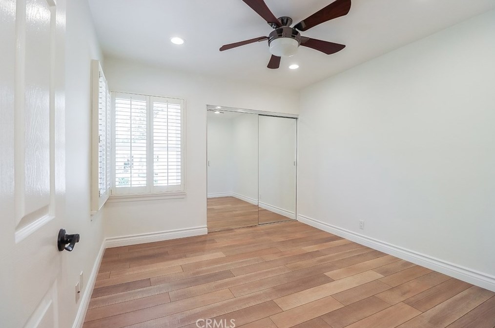 5400 Garden Grove Ave, Los Angeles CA  91356-3606 exterior