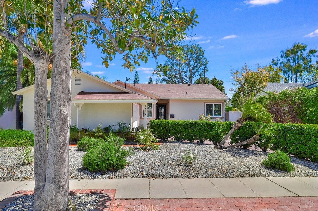 5400 Garden Grove Ave, Los Angeles CA  91356-3606 exterior