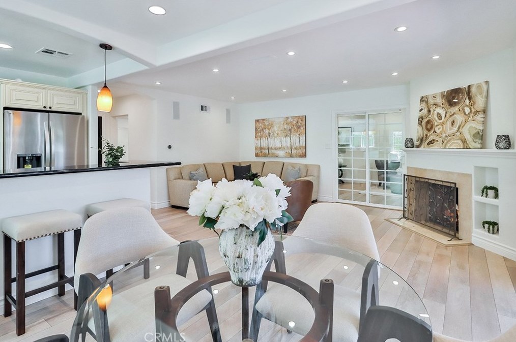 5400 Garden Grove Ave, Los Angeles CA  91356-3606 exterior