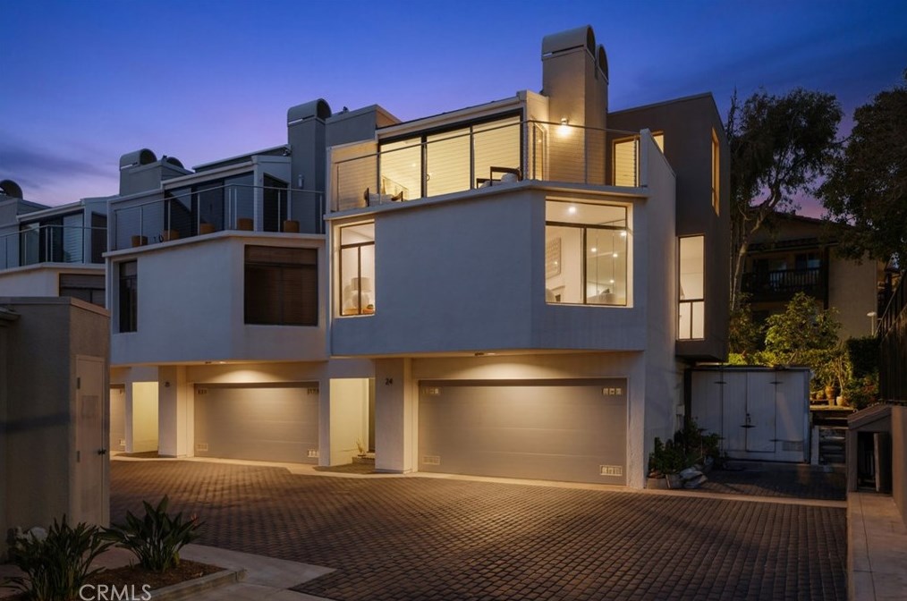 24 Sea Colony Dr, Santa Monica, CA 90405-5495