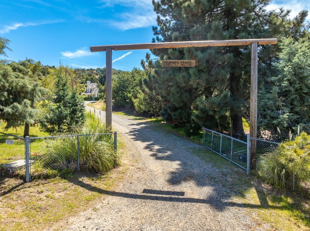 12716 Johnson Rd, Leona Valley, CA 93532