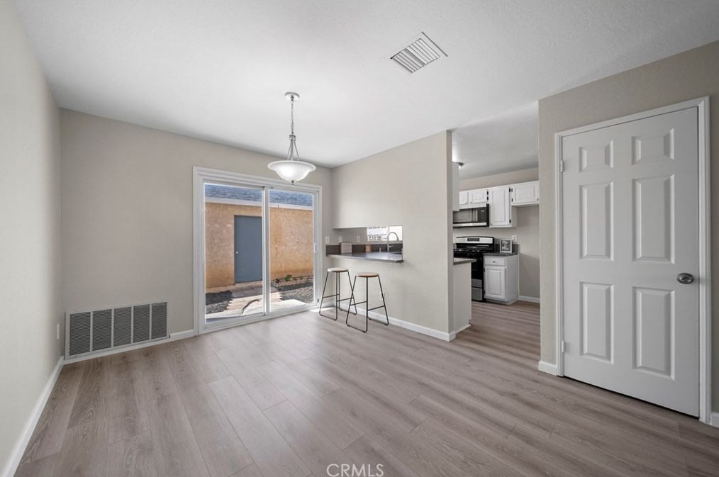 43611 Park Ave, Lancaster CA  93534-5075 exterior