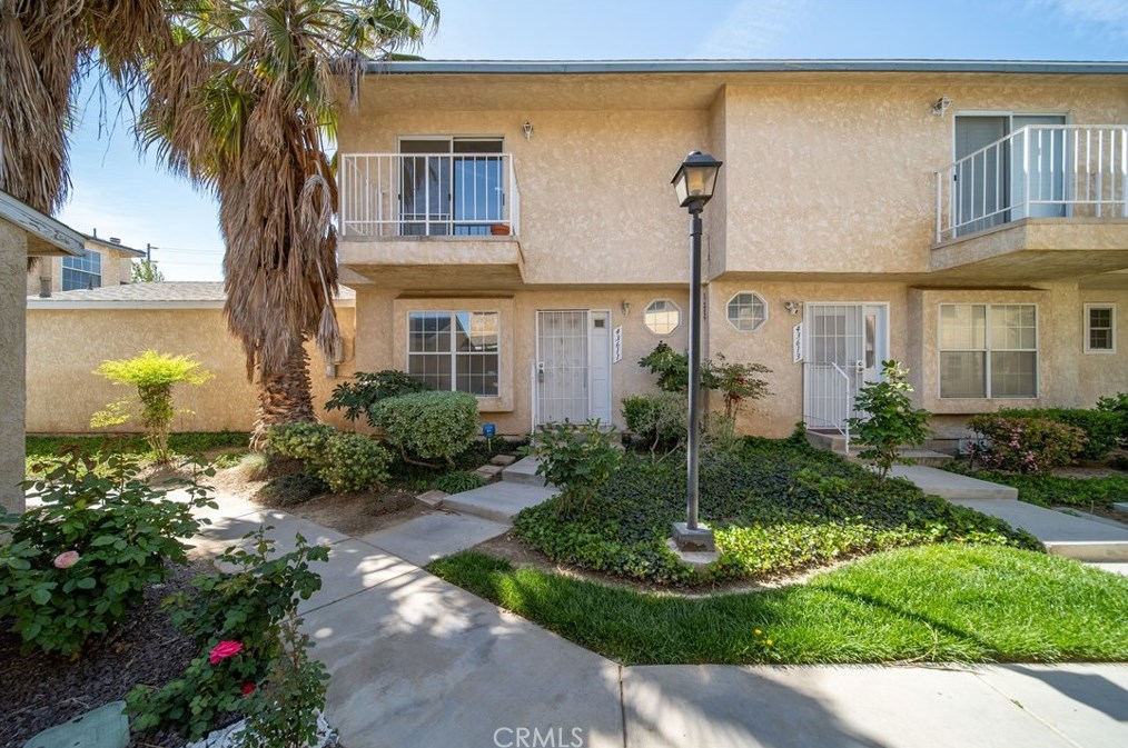 43611 Park Ave, Lancaster CA  93534-5075 exterior
