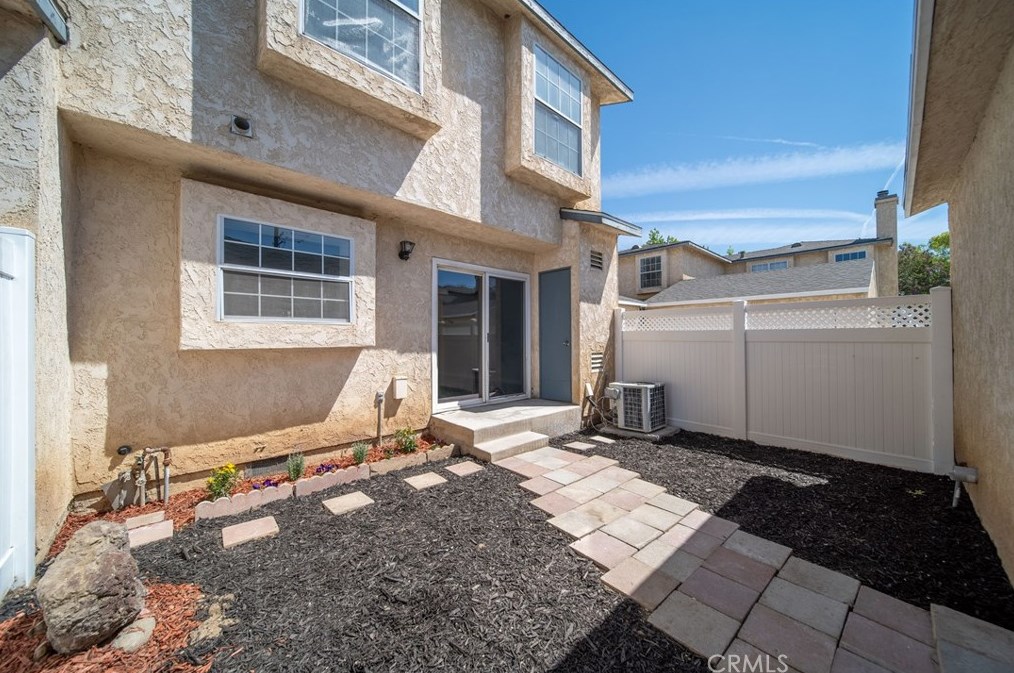 43611 Park Ave, Lancaster CA  93534-5075 exterior