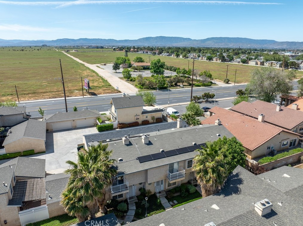 43611 Park Ave, Lancaster CA  93534-5075 exterior