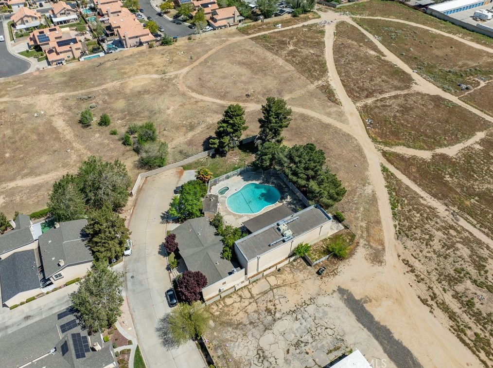 43611 Park Ave, Lancaster CA  93534-5075 exterior