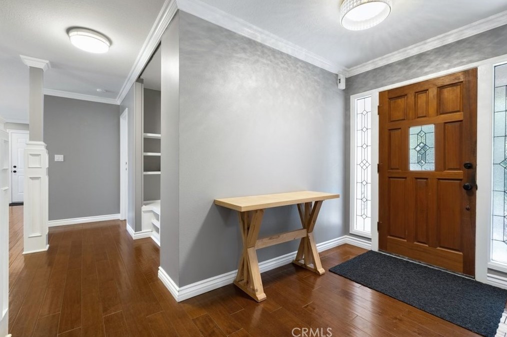 821 Falmouth St, Thousand Oaks, CA 91362-2450