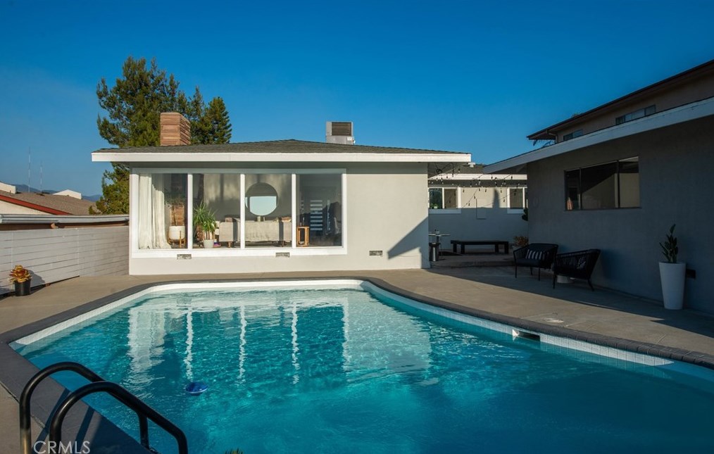 1215 Vis Superba, Glendale CA 91205 exterior