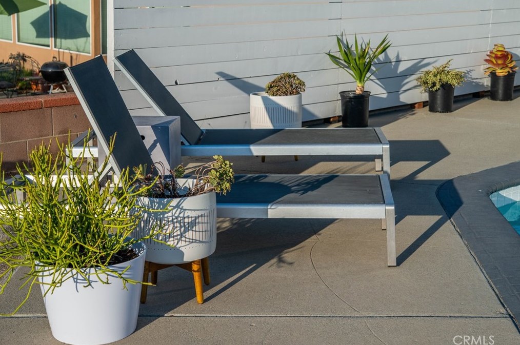 1215 Vis Superba, Glendale CA 91205 exterior