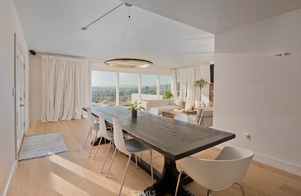 1215 Vis Superba, Glendale CA 91205 exterior