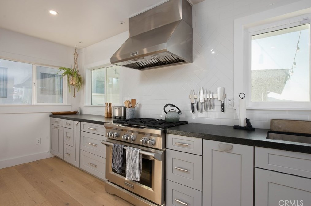 1215 Vis Superba, Glendale CA 91205 exterior