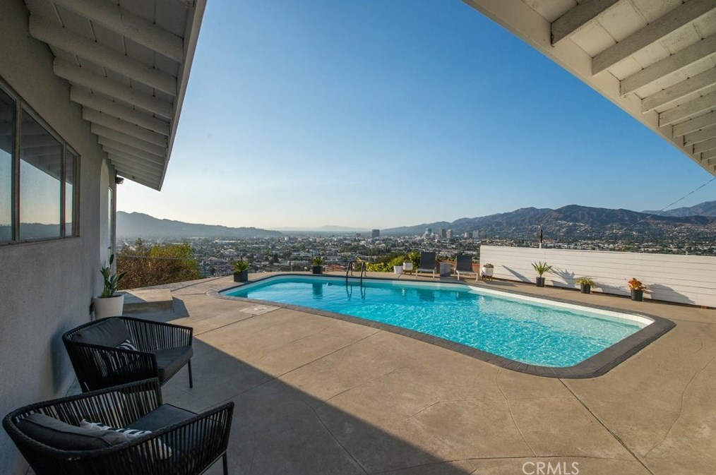 1215 Vis Superba, Glendale CA 91205 exterior