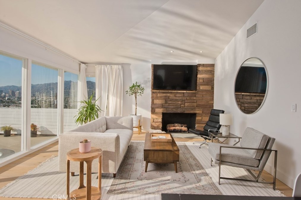 1215 Vis Superba, Glendale CA 91205 exterior