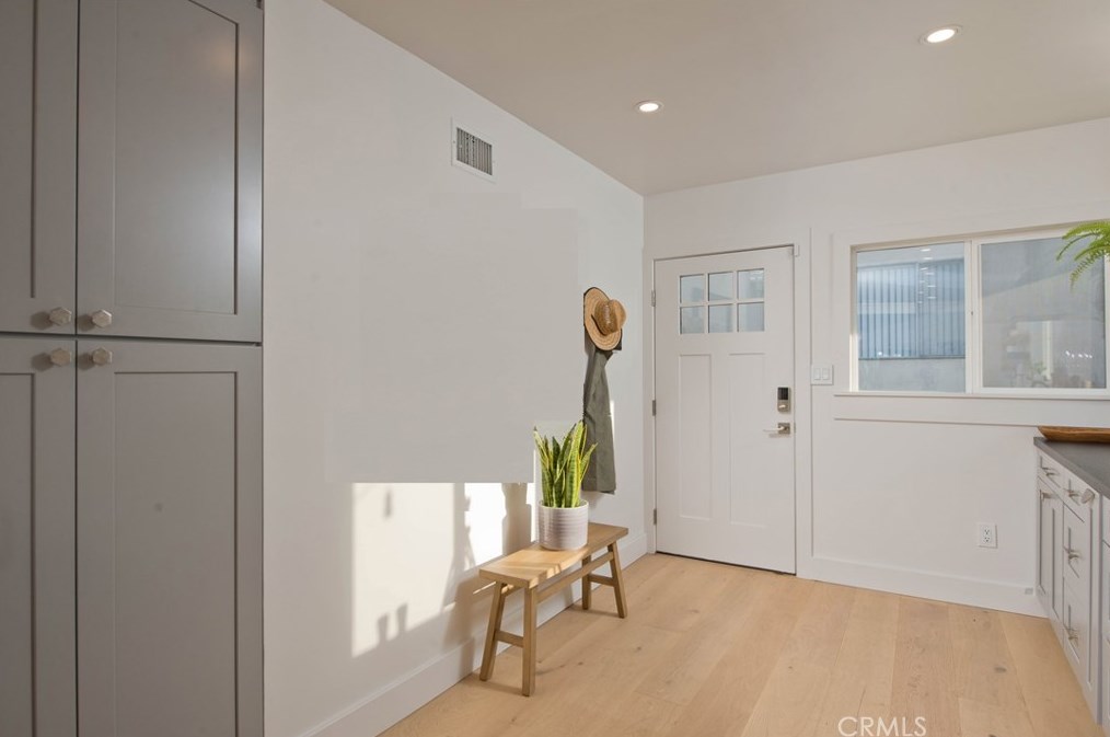 1215 Vis Superba, Glendale CA 91205 exterior