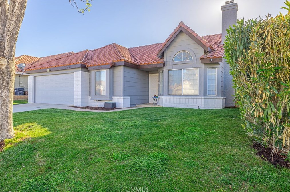 37039 Zinnia St, Palmdale, CA 93550-7329
