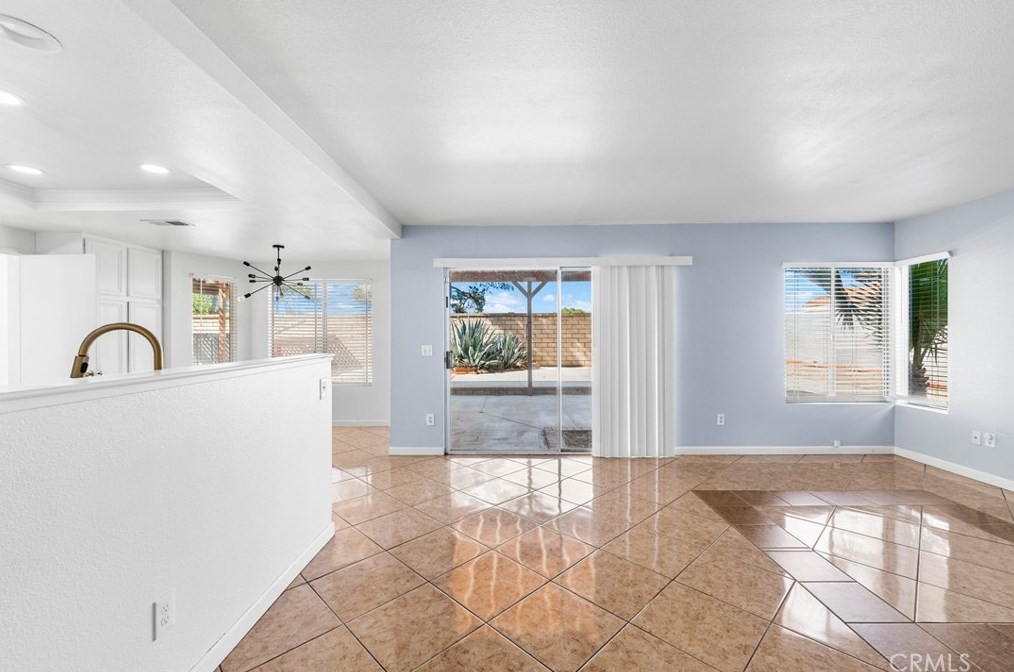 3035 Maricotte Dr, Palmdale CA  93550-2437 exterior