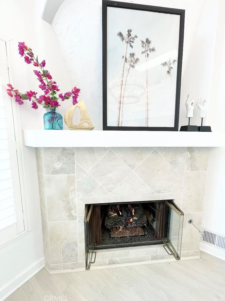 320 Rossmore Dr, Oxnard CA  93035-4465 exterior