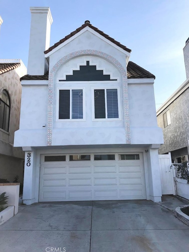 320 Rossmore Dr, Oxnard CA  93035-4465 exterior