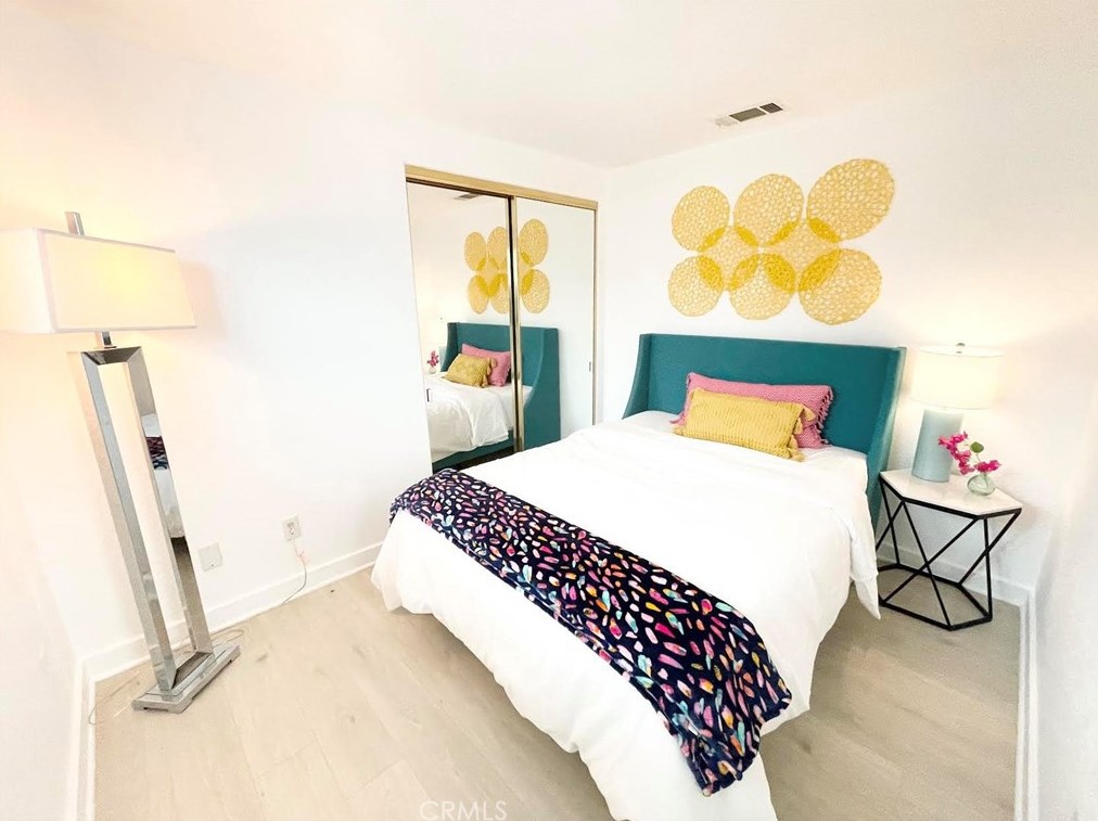 320 Rossmore Dr, Oxnard CA  93035-4465 exterior