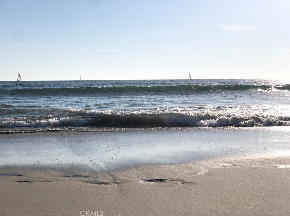 320 Rossmore Dr, Oxnard CA  93035-4465 exterior