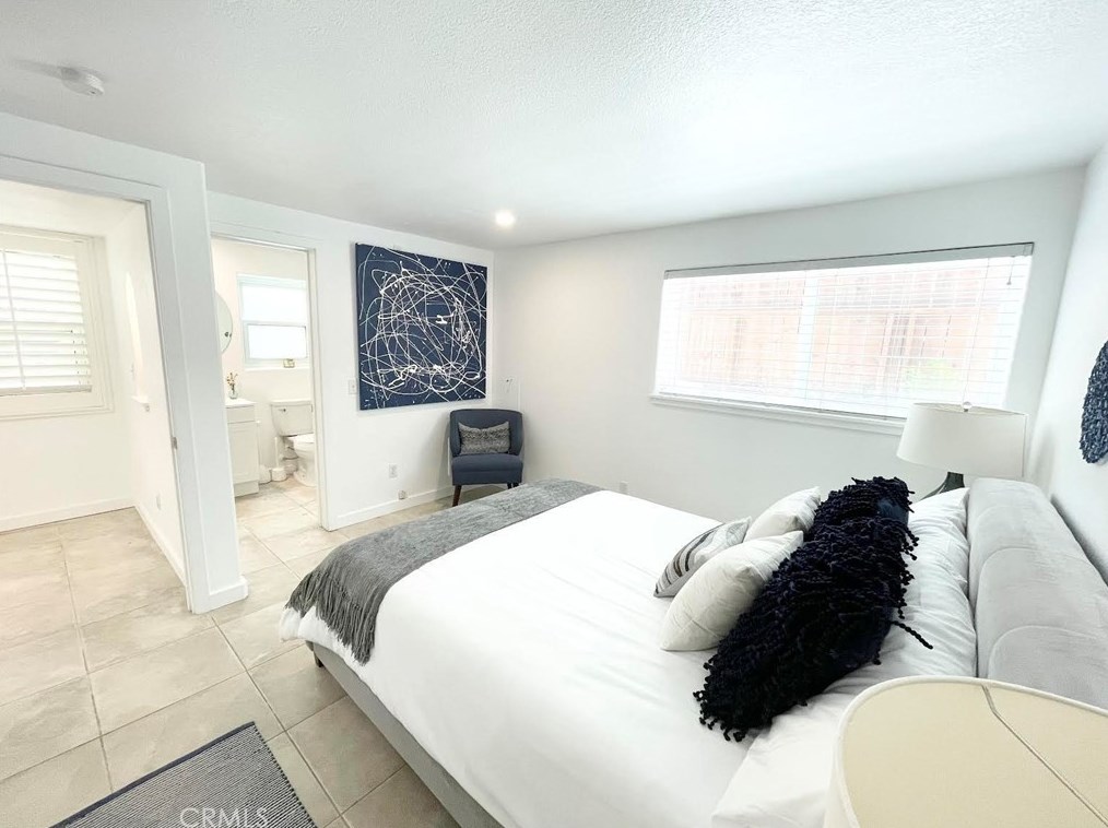 320 Rossmore Dr, Oxnard CA  93035-4465 exterior