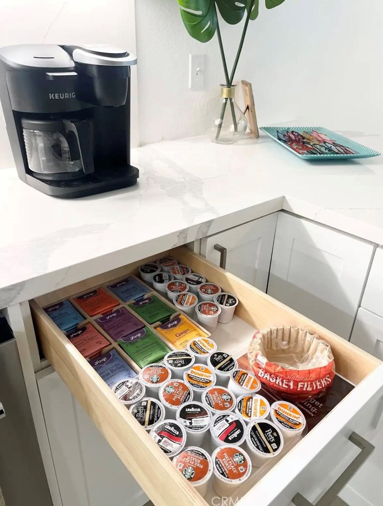 320 Rossmore Dr, Oxnard CA  93035-4465 exterior