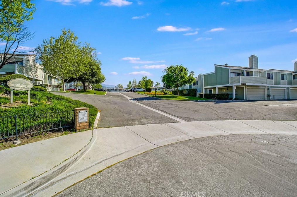 27123 Crossglade Ave, Santa Clarita CA  91351-3374 exterior