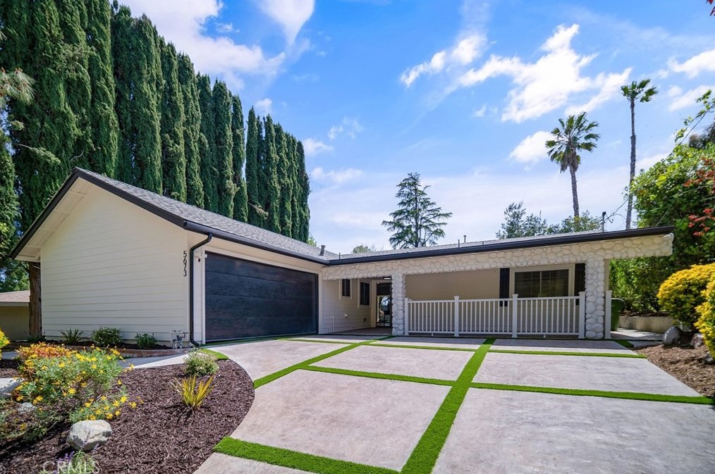 5673 Parkmor Rd, Calabasas, CA 91302