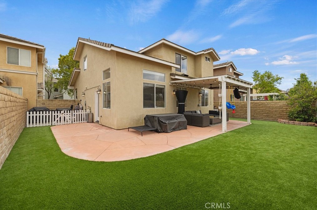 28482 Mayfair Dr, Santa Clarita CA  91354-1519 exterior