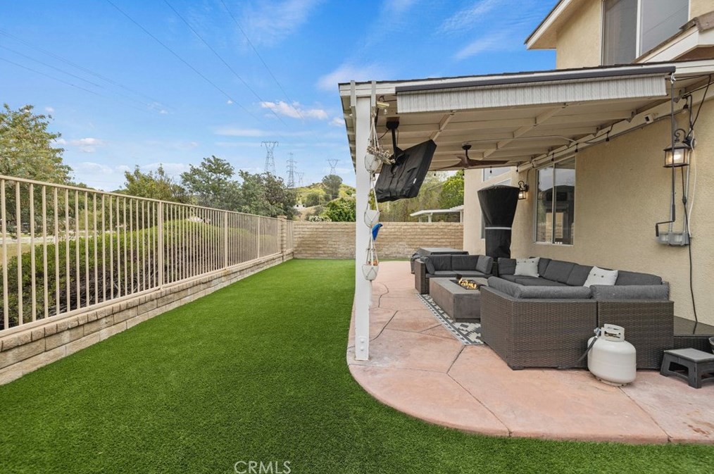 28482 Mayfair Dr, Santa Clarita CA  91354-1519 exterior