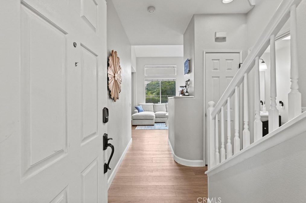 28482 Mayfair Dr, Santa Clarita CA  91354-1519 exterior