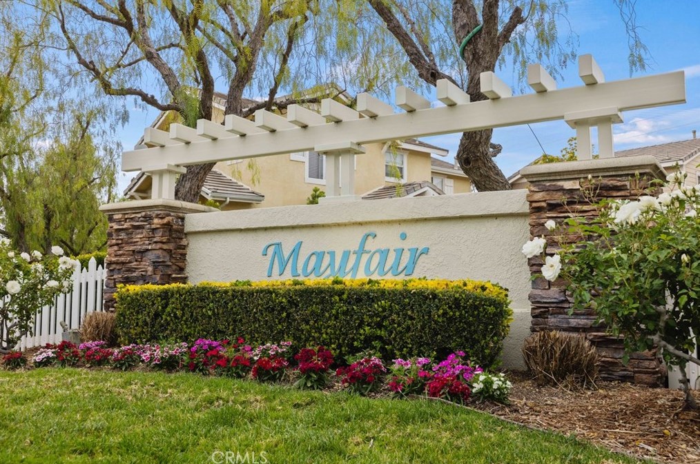28482 Mayfair Dr, Santa Clarita CA  91354-1519 exterior