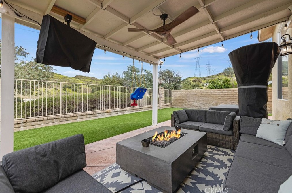 28482 Mayfair Dr, Santa Clarita CA  91354-1519 exterior