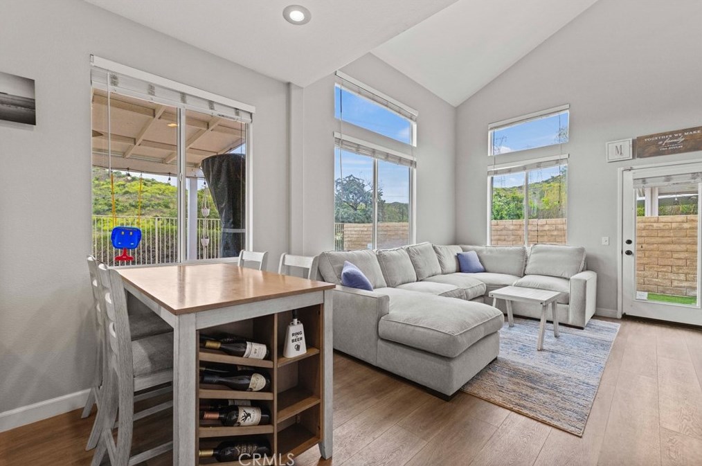 28482 Mayfair Dr, Santa Clarita CA  91354-1519 exterior