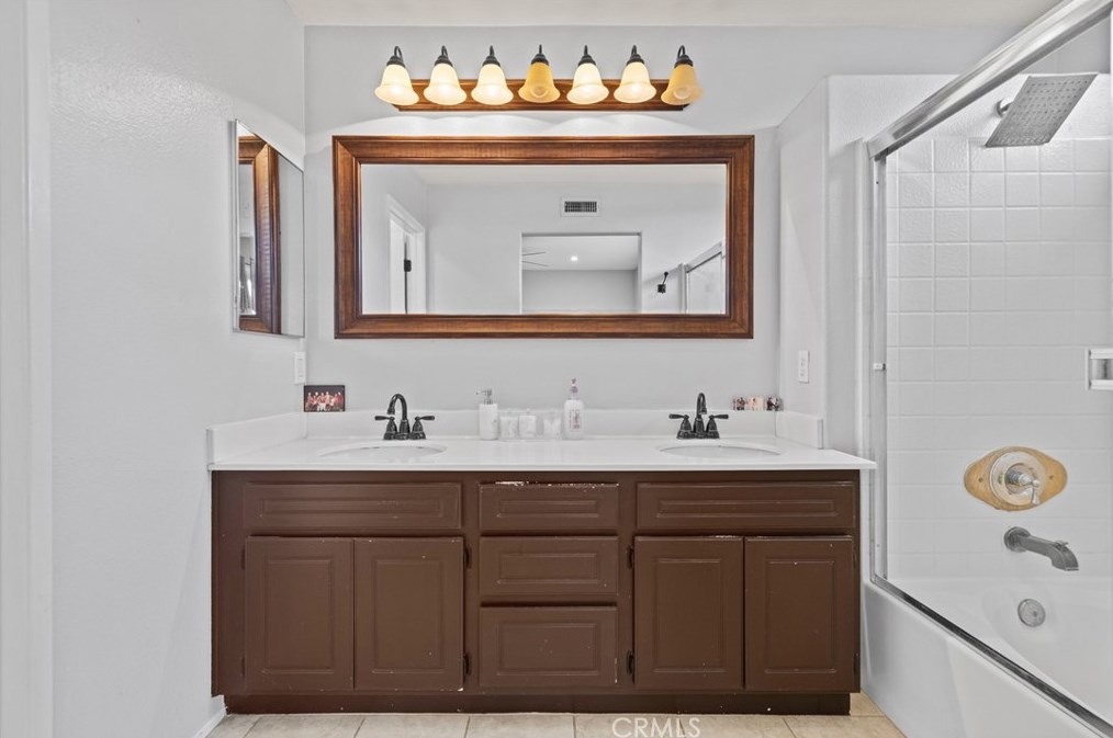 28482 Mayfair Dr, Santa Clarita CA  91354-1519 exterior