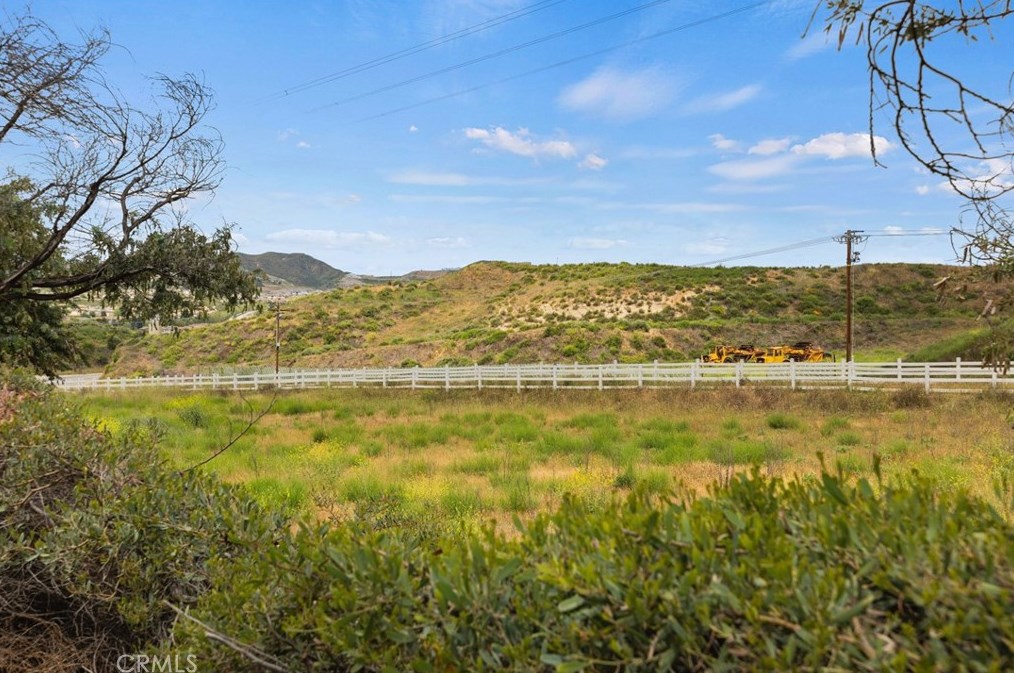 28482 Mayfair Dr, Santa Clarita CA  91354-1519 exterior