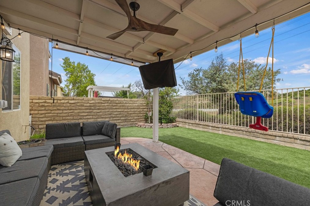 28482 Mayfair Dr, Santa Clarita CA  91354-1519 exterior