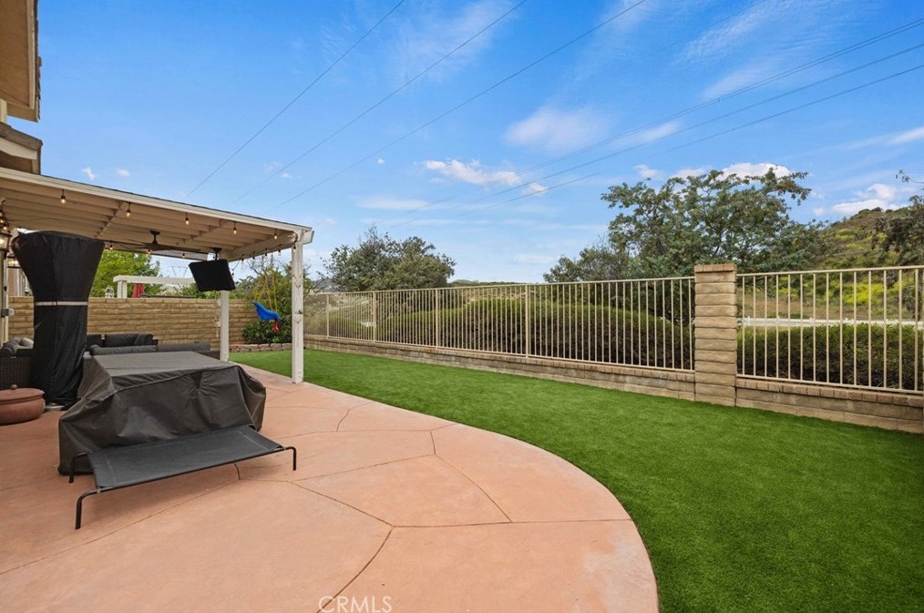 28482 Mayfair Dr, Santa Clarita CA  91354-1519 exterior