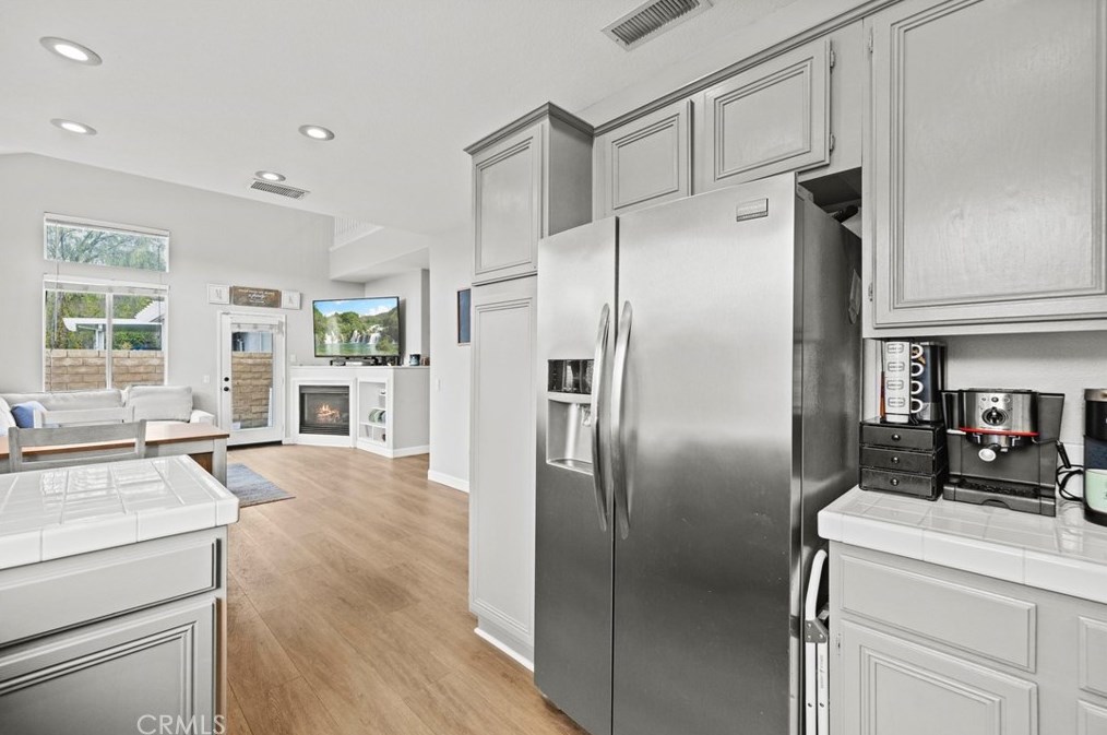 28482 Mayfair Dr, Santa Clarita CA  91354-1519 exterior