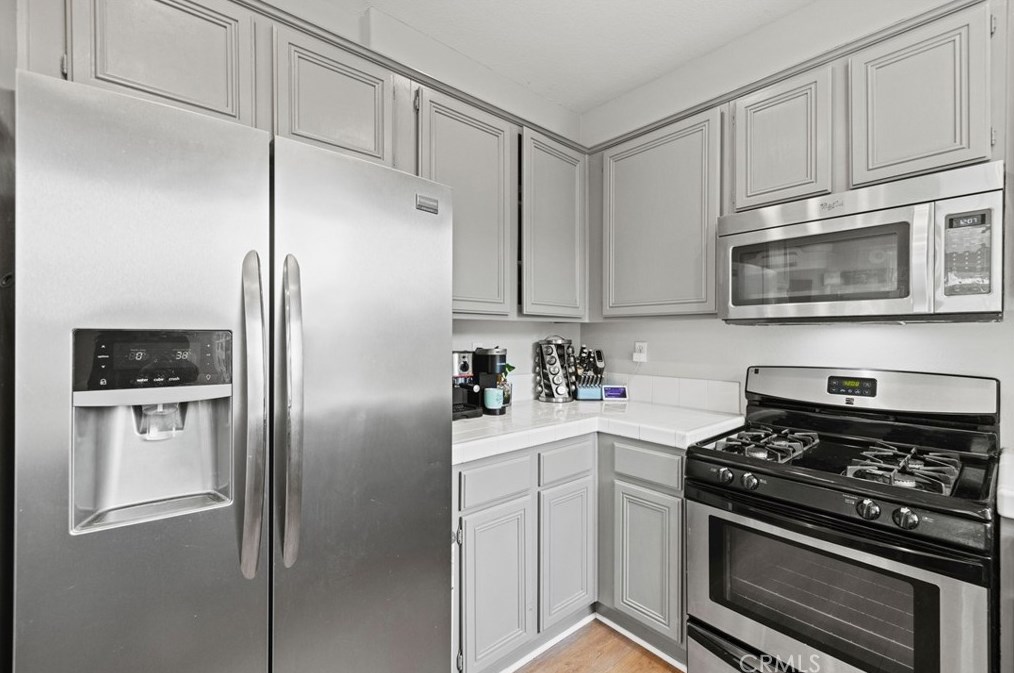 28482 Mayfair Dr, Santa Clarita CA  91354-1519 exterior