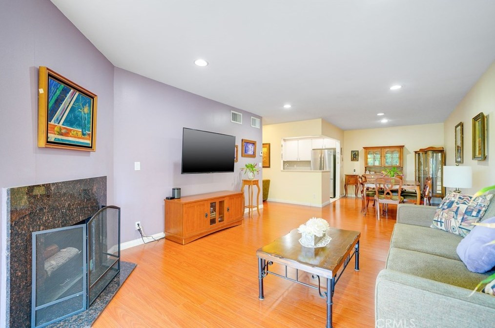 12720 Burbank Blvd #322, North Hollywood, CA 91607
