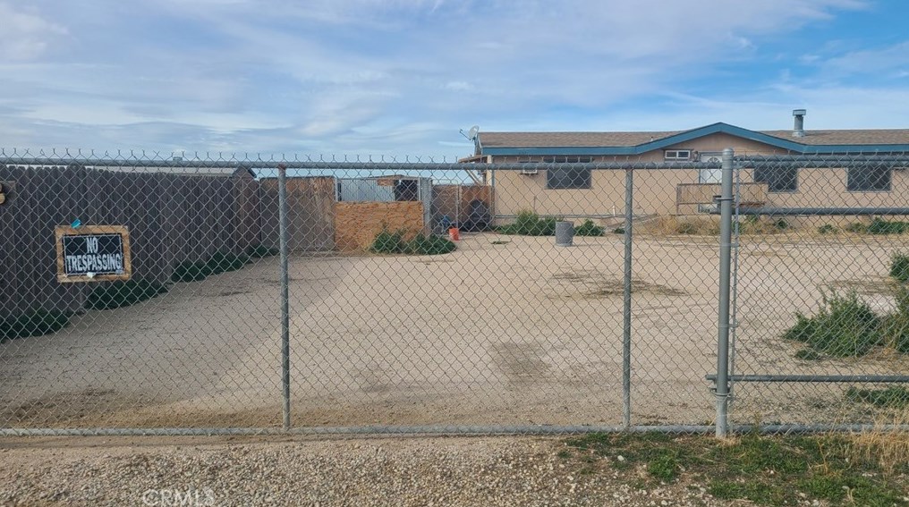 2163 Harris Ave, Tropico Village, CA 93560-6520