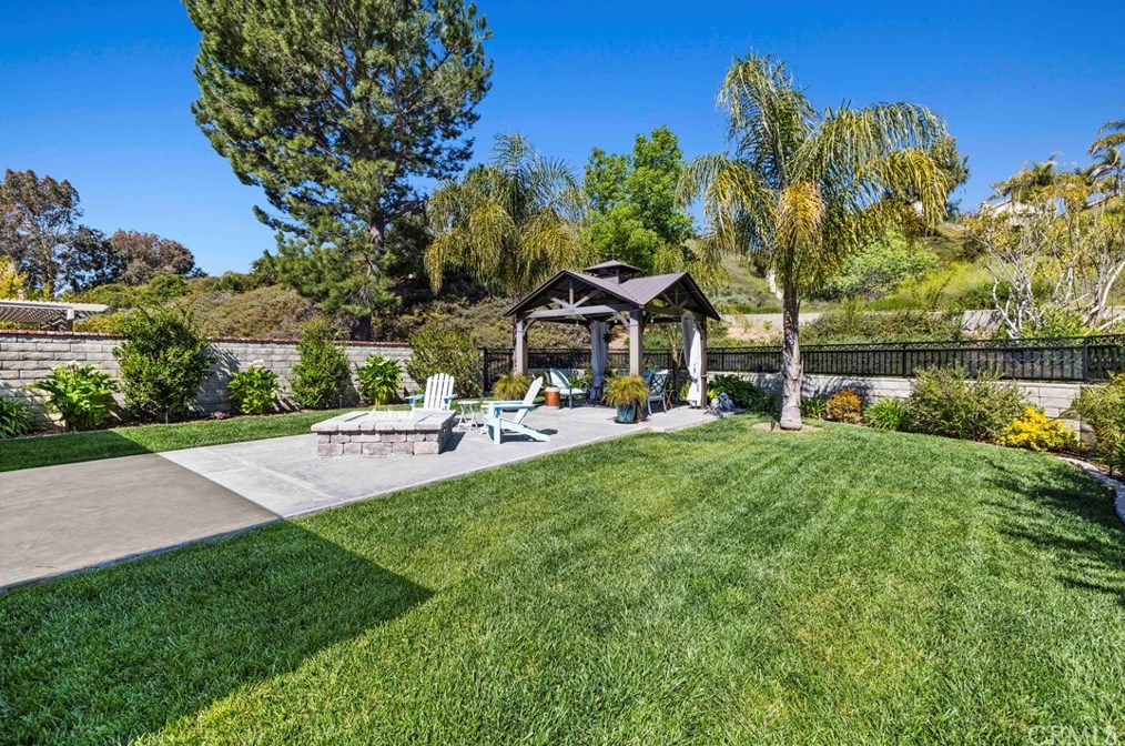 28749 Startree Ln, Santa Clarita, CA 91390