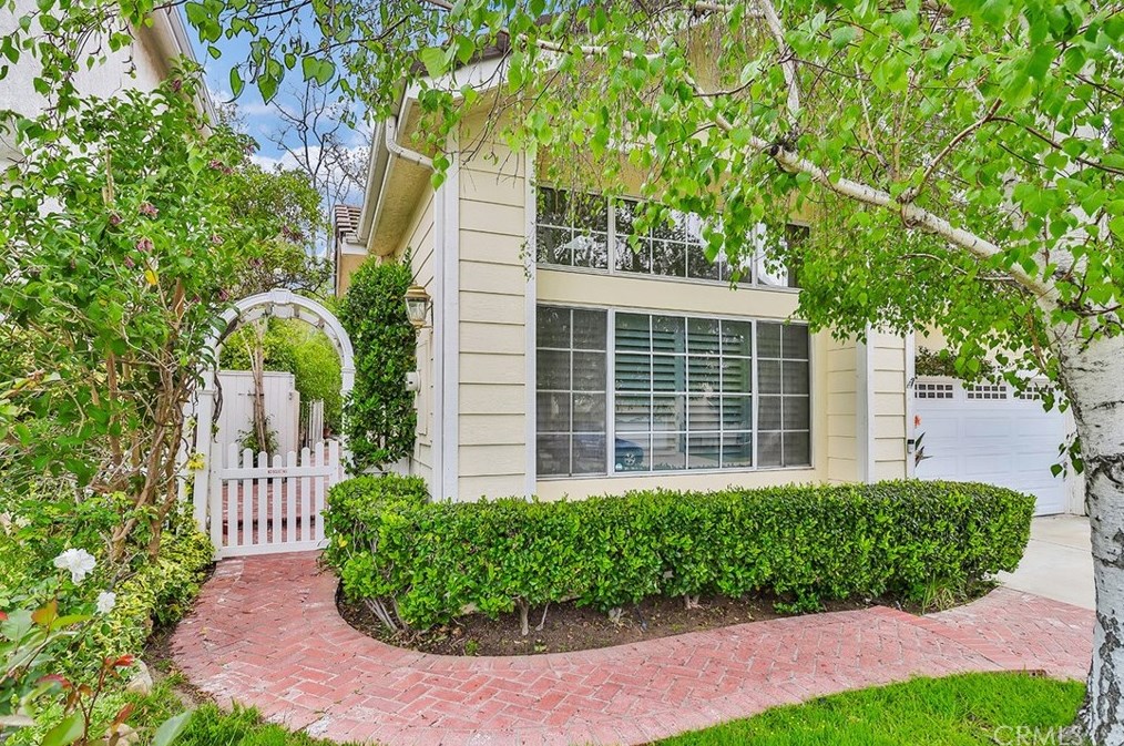 5028 Benedict Ct, Calabasas, CA 91377