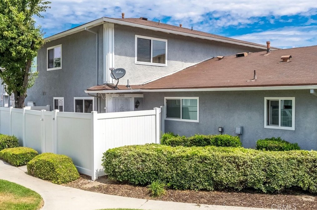 28001 Robin Ave, Santa Clarita, CA 91350