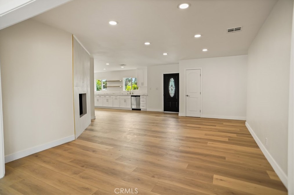 10324 Haskell Ave, San Fernando, CA 91344-7134