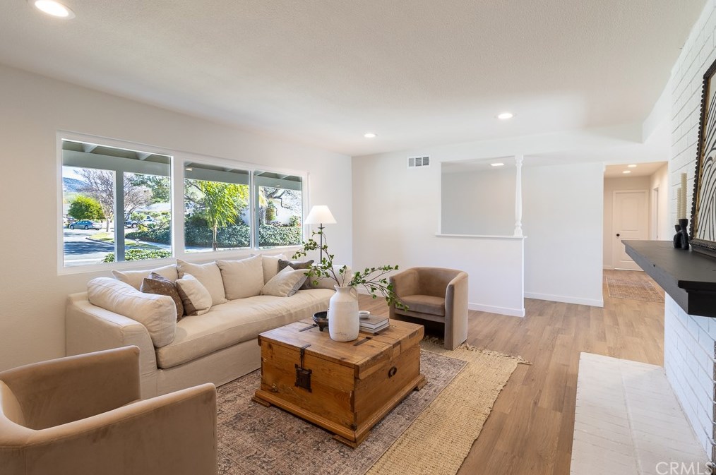 3421 Corpus Christi St, Simi Valley CA 93063-1408 exterior