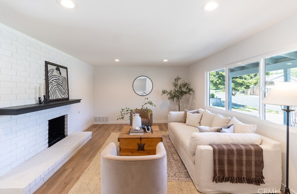 3421 Corpus Christi St, Simi Valley CA 93063-1408 exterior