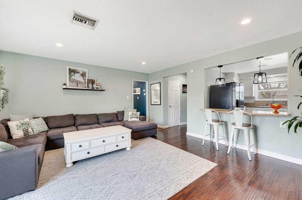 4275 Eileen St, Simi Valley CA  93063-2918 exterior
