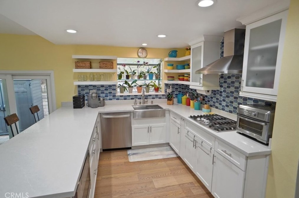 1408 View Dr, Thousand Oaks CA 91362-4315 exterior